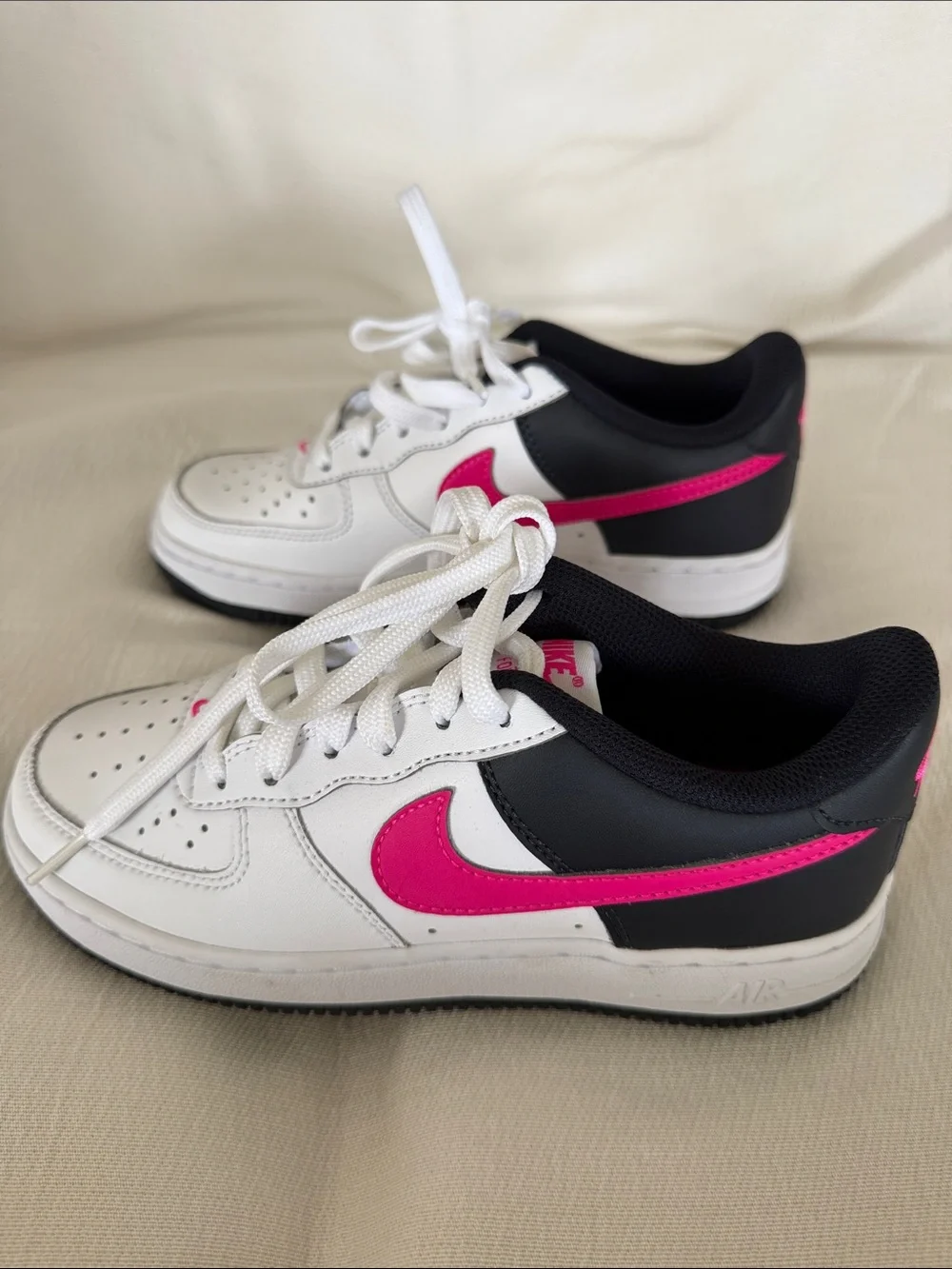 Nike Kids White, Black & Hot Pink Low-Top Sneakers